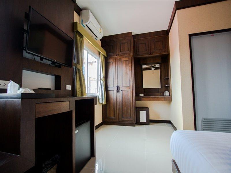 Hotel Panomporn Phuket 2*